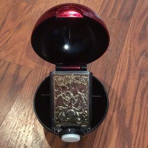 23 KT Gold Charizard Pokémon metal card